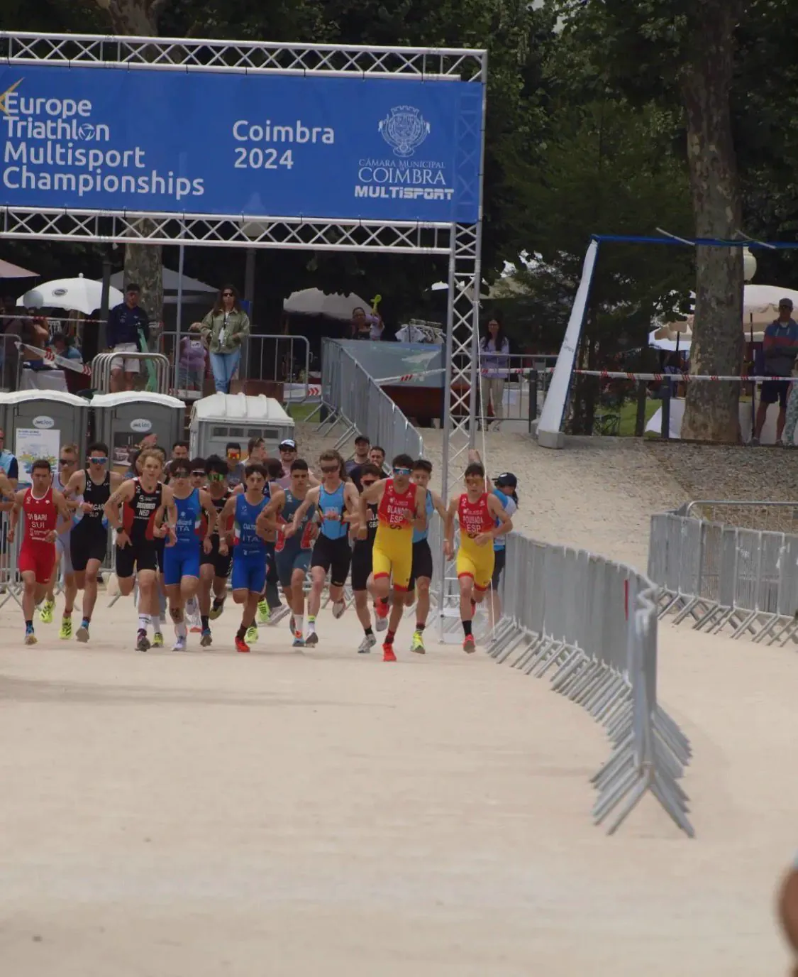Jarno en la salida de carrera a pie en el Campeonato de Europa de Duatlón junior, Coimbra (Portugal) 2024