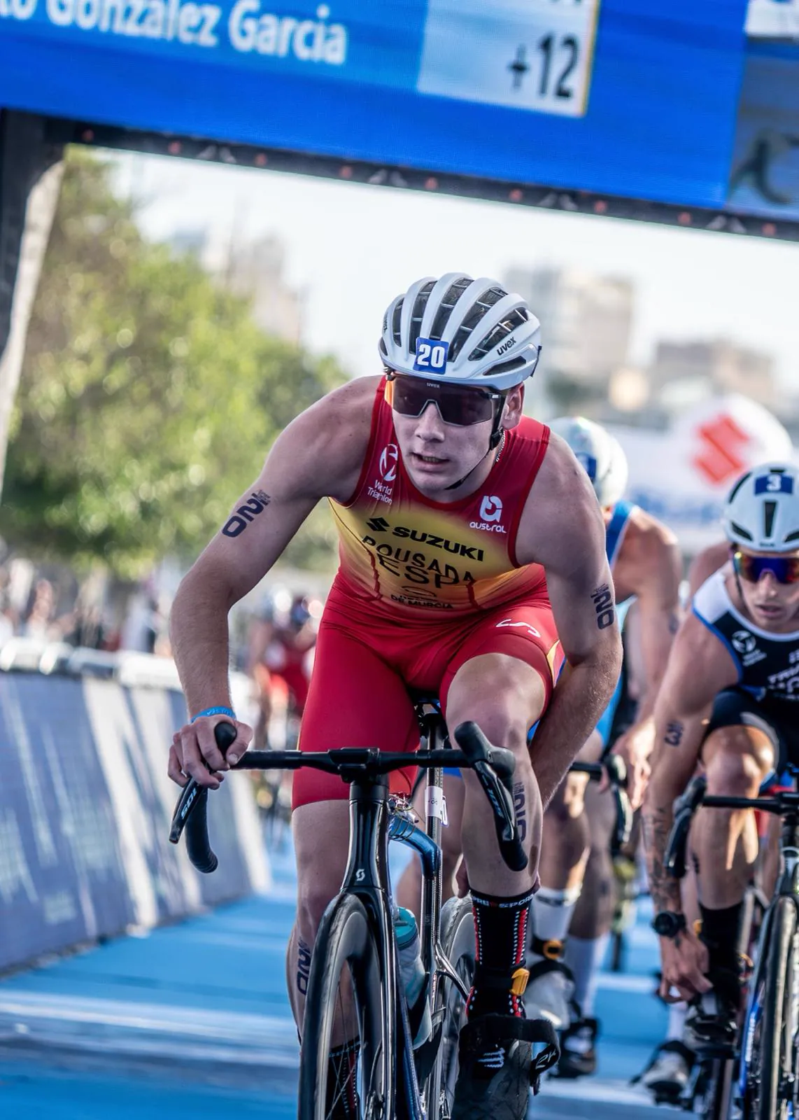 Jarno en el segmento de bici con la selección española en la Europe Triathlon Cup de Torremolinos 2026