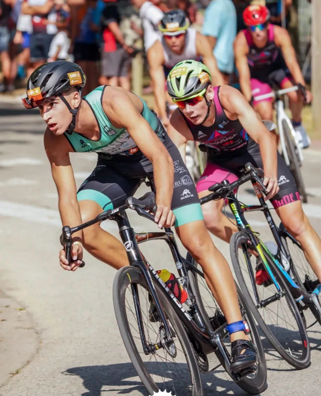 Jarno a rueda de un rival en el segmento de bici, Campeonato de España de Triatlón juvenil, Cartagena 2022