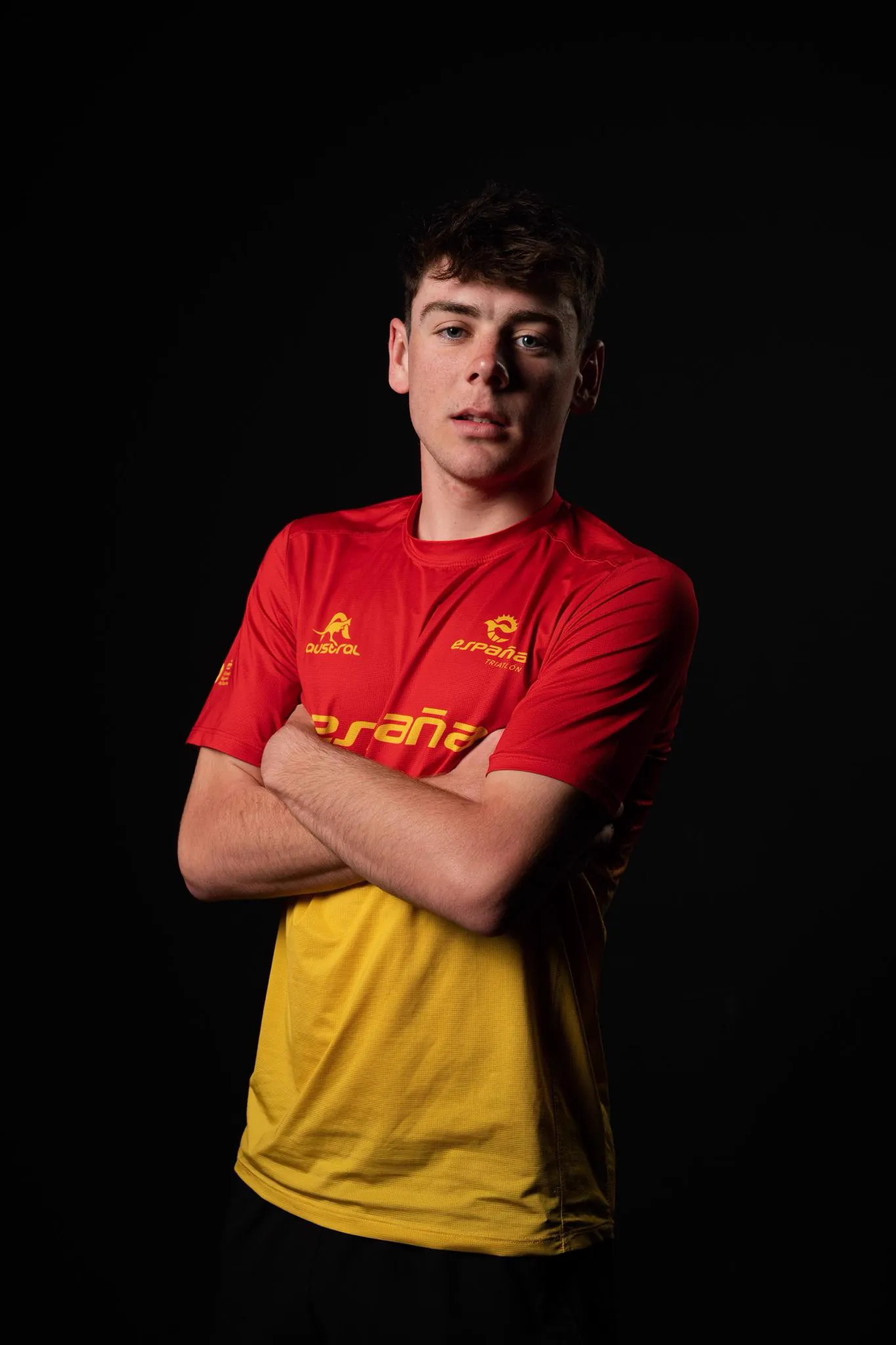 Jarno Pousada Troitiño con la equipación de la selección española de triatlón